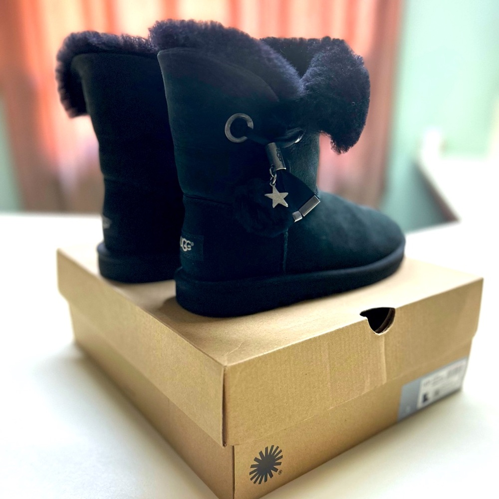 UGG Irina Star Charm Black USA 4